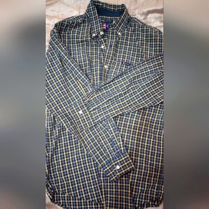 Chaps men’s L blue yellow plaid long sleeve button down. Easy care twill